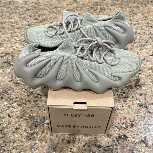 NEW IN BOX Yeezy 450 Stone Flax 8.5 - Picture 4 of 9